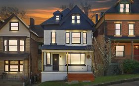 Newly Renovated Victorian Gem Perfect Space For Family Vacations!