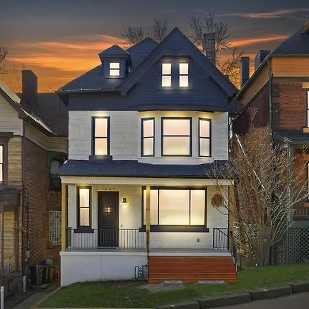 Newly Renovated Victorian Gem Perfect Space For Family Vacations! Pittsburgh Exterior photo