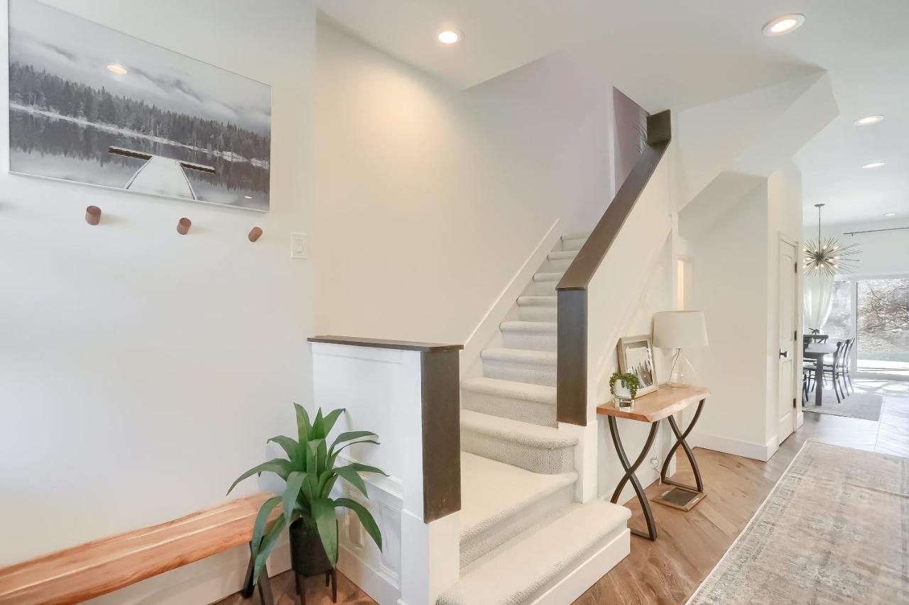 Newly Renovated Victorian Gem Perfect Space For Family Vacations! Pittsburgh Exterior photo