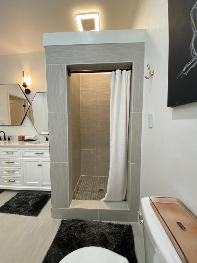 Newly Renovated Victorian Gem Perfect Space For Family Vacations! Pittsburgh Exterior photo