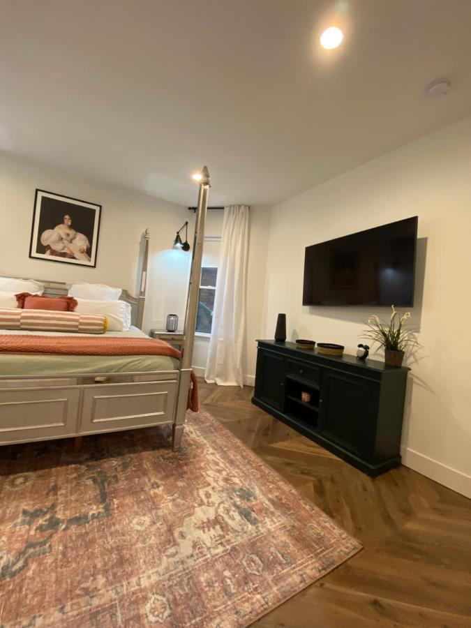 Newly Renovated Victorian Gem Perfect Space For Family Vacations! Pittsburgh Exterior photo