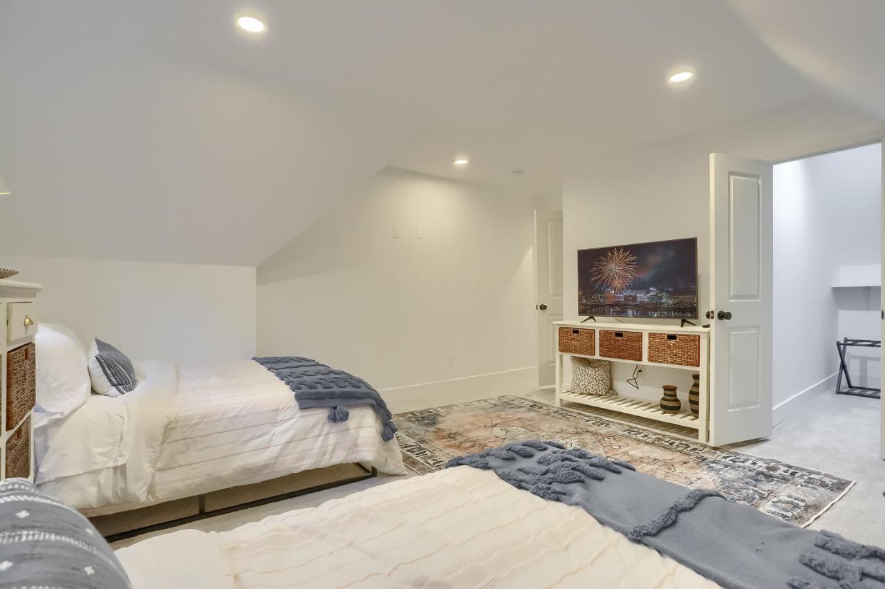 Newly Renovated Victorian Gem Perfect Space For Family Vacations! Pittsburgh Exterior photo